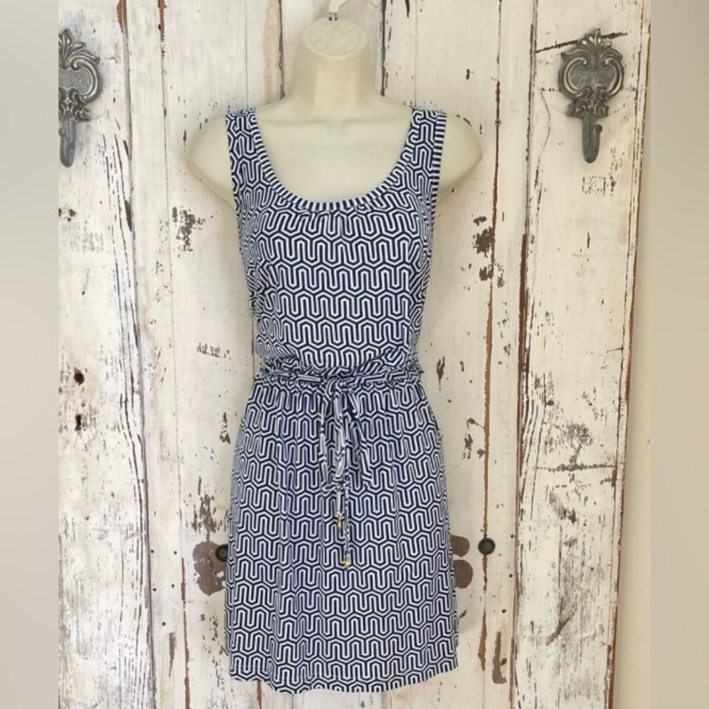 Vacation vibes! Geometrical blue white racerback elastic waist summer dress Sm
